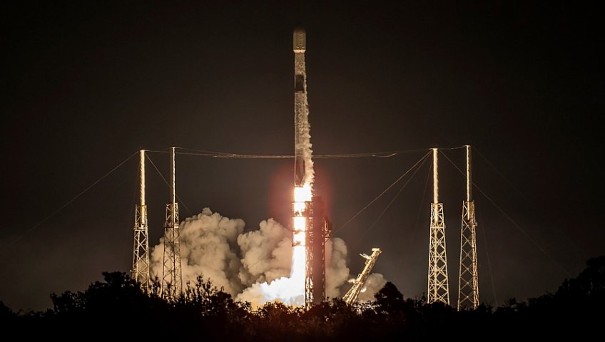 РАКЕТА-НОСИТЕЛЬ FALCON 9 ВЫВЕЛА НА ОРБИТУ ГРУППУ ИНТЕРНЕТ-СПУТНИКОВ