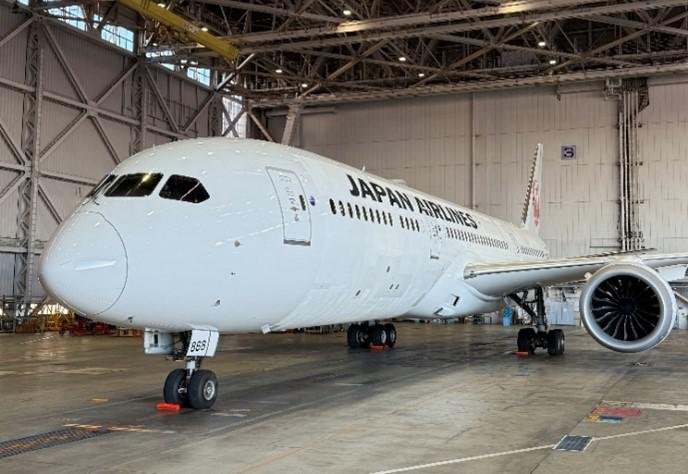 JAPAN AIRLINES ВПЕРВЫЕ В МИРЕ ПРИМЕНИЛА НОВОЕ ПОКРЫТИЕ К САМОЛЕТУ 787